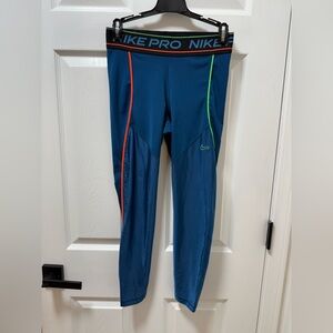 NIKE PRO DRI FIT TRAINING GYM 7/8 TIGHT FIT METALLIC LEGGING